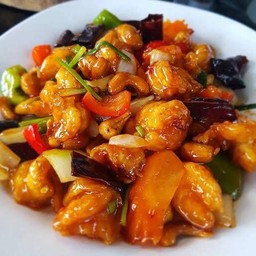 กุ้งผัดเม็ดมะม่วง
