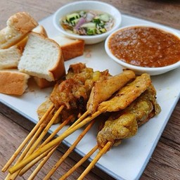 หมูสะเต๊ะ +ขนมปัง (Pork Satay)