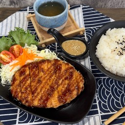 ข้าวหน้าหมูทอด ซอสเทอริยากิ