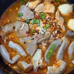 เตี๋ยวหมูรวมเครื่องในต้มยำโบราณ ธรรมดา