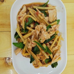 ผัดเผ็ดหน่อไม้