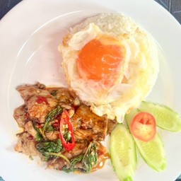 ข้าวกะเพราพริกเผาหมูนุ่ม+ไข่เป็ดดาว