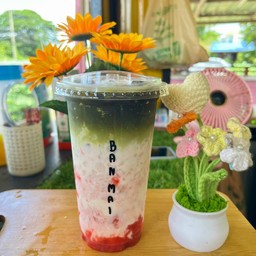 ชาเขียวนมสดสตอเบอรี่เย็น