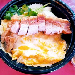 ข้าวหมูกรอบ (น้ำจิ้ม)+ไข่ข้น