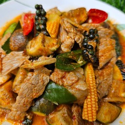 ผัดเผ็ดเนื้อ