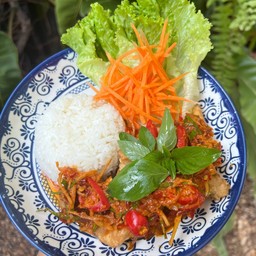 ข้าวญี่ปุ่นฉู่ฉี่ปลานิลทอด