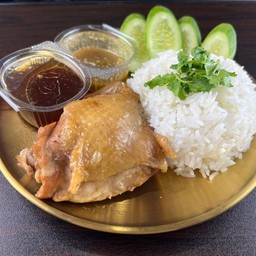 ข้าวไก่ต้มน้ำปลาน้ำจิ้มรสเด็ด