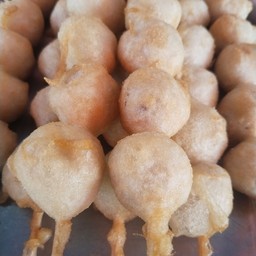 ลูกชิ้นหมูชุบแป้ง