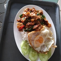 กระเพราหมูกรอบ