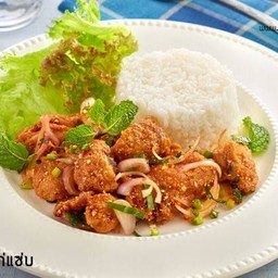 ข้าวไก่กรอบยำแซ่บ