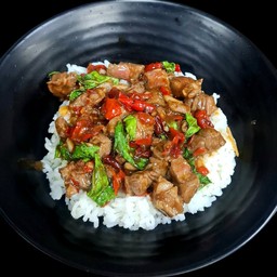 ข้าวกะเพราเนื้อริบอายเต๋า: