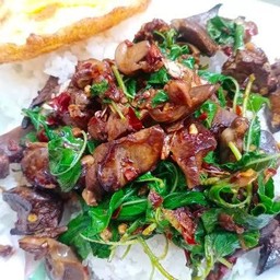 กะเพราเครื่องในไก่@ลุงตะวัน