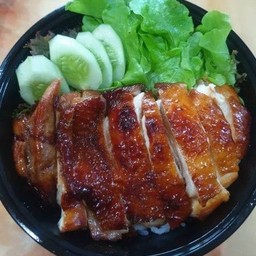 ข้าวหน้าไก่ย่าง+น้ำจิ้มแจ่ว