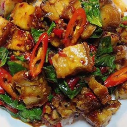 ผัดพริกเผาหมูกรอบ