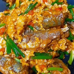 ข้าวปลากะป๋องผัดไข่