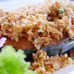 ปลาอินทรีย์ทอดกระเทียม