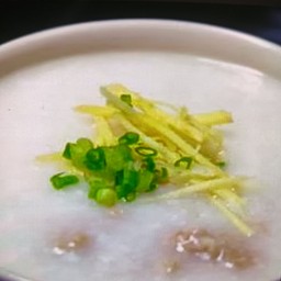 ข้าวต้มหมูสับ