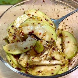 มะม่วงเปรี้ยวปอก คลุกปลาร้าแจ่ว