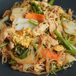 สุกี้แห้ง - ไก่ [ น้ำจิ้มเต้าหู้ยี้ ]