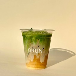 คาเฟอีน X2  กาแฟลาเต้ ท๊อปปิ้งด้วยช็อตมัทชะ หอม ไม่เติมไซรัป