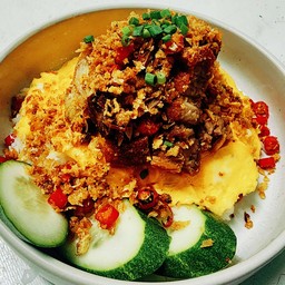 หมูกรอบพริกเกลือ + ไข่ข้น