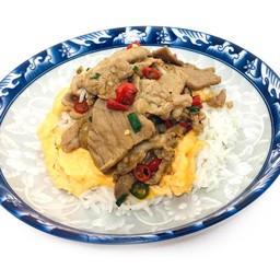 ข้าวไข่ข้นสันคอหมูคั่วพริกกระเทียม