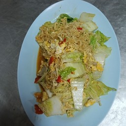 มาม่าผัดหมูชิ้น