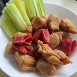 ลูกชิ้นปลา ไส้กรอกแดงระเบิด