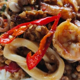 ร้านกระเพรานายพัน