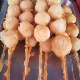 ลูกชิ้นปลากลมชุบแป้ง