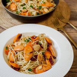 สปาเกตตี้ไส้กรอกพริกแห้ง