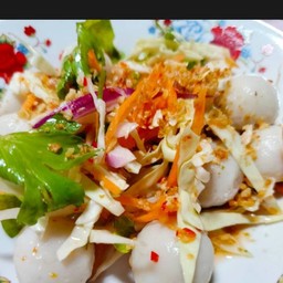 ยำลูกชิ้นปลาอินทรีย์