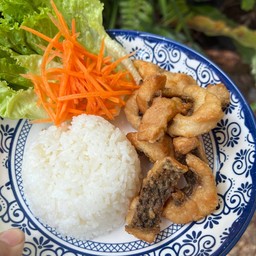 ข้าวญี่ปุ่นปลานิลทอด