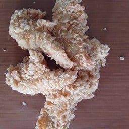 ไก่เขย่าปังปังหน้าสงวนหญิง ไก่เขย่าปังปังหน้า รร.สงวนหญิง