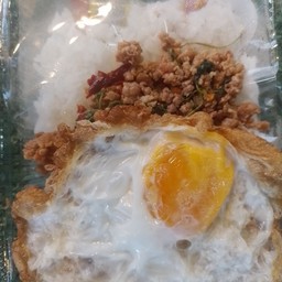 ผัดหมูสับกะเพรา+ ไข่ดาว