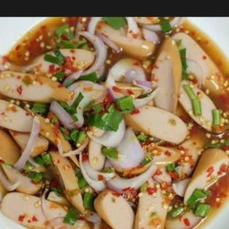 ยำไส้กรอกไก่