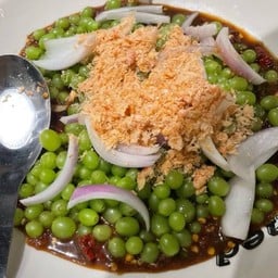 ตำองุ่นดิบปลาร้า