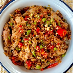 ข้าวหมูสันคอคั่วพริกเกลือ