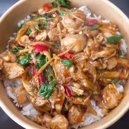 ข้าวคั่วกะเพราไก่หน่อไม้ดอง