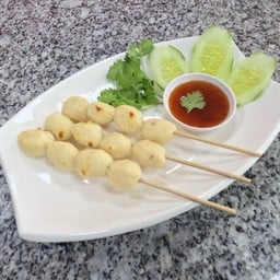 ลูกชิ้นหมูปิ้ง