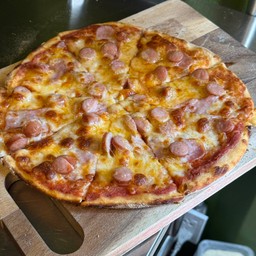 พิซซ่าไส้กรอก เบคอน ชีส