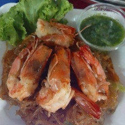 กุ้งผัดวุ้นเส้นพร้อมน้ำจิ้มรสเด็ด