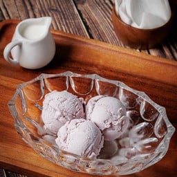 ไอติมเผือกหอม ข้าวเหนียวดำ