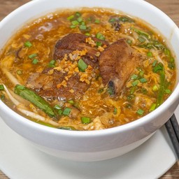 ဝက်နံရိုးပေါင်းကော်ရည်ခေါက်ဆွဲ ราด หน้า หมี่ ซี่โครง หมู
STEAM PORK RIBS STARCHY GRAVY NOODLE