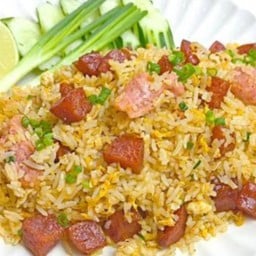 ข้าวผัดแหนม+กุนเชียง