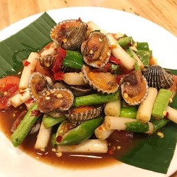 ยำไหลบัว หอยแครง