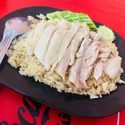 ข้าวมันไก่ใกล้ฉัน&อาหารตามสั่ง เจ้าพระยา