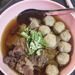 ก๋วยเตี๋ยวเนื้อ เจ้กี๋ ตลาดกิเลน ล็อก L05