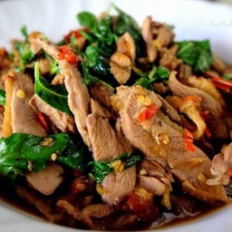 กระเพราเป็ดย่าง