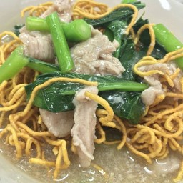 ราดหน้าหมี่กรอบ